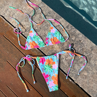 Vente en gros de haute qualité nouvelle Sexy impression sangle Bikini Spandex et tissu en nylon coupe triangulaire dos nu fendu maillot de bain femmes