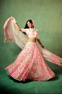 Lehenga choli ผ้าแคนนอนหนาพิมพ์ลายดอกไม้สวยงามแบบพรีเมี่ยมพร้อมผ้าจอร์เจียปักลายดิจิทัล - Product Image 6