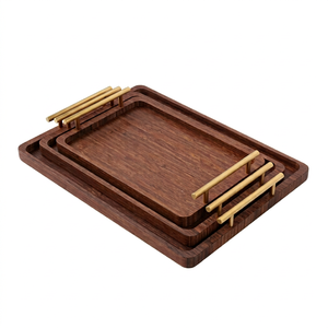 Juego de 3 bandejas redondas modernas de madera con asas de metal dorado pulido, plato duradero hecho a mano, ecológico, para fiestas - Product Image 1