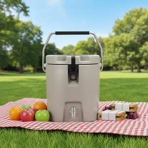 Contenitore Termico Rotostampato da 8L con Ritenzione del Ghiaccio fino a 5 Giorni, Design Multifunzione, Dispenser d'Acqua, Opzione Logo Personalizzato - Product Image 1