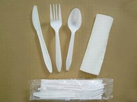 Machines d'emballage rapide et flexibles pour couverts (cuillères, fourchettes, couteaux) avec serviettes, cure-dents, sel et poivre, conditionnées en sachets à ouverture facile