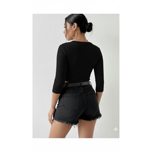 Blusa de Mujer Negra con Manga Capri, Cuello Redondo y Tela Tipo Corsé - Product Image 3