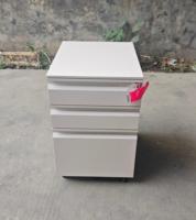Meuble de rangement de bureau moderne sur roulettes avec serrure à clé, 3 tiroirs, en métal, pour usage commercial