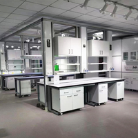 Mesa de Laboratorio con Superficie de Resina Fenólica, Resistente a Ácidos y Álcalis, con Tomas de Corriente y Estante para Reactivos