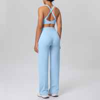 Ensemble de yoga 2 pièces personnalisé avec logo, soutien-gorge de sport à fort impact découpé couleur chair et pantalon de yoga évasé à jambe droite, ensemble de fitness pour femme