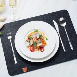 Cảm thấy placemat Nguồn cung cấp trong kho. Nhà khách sạn cốc đệm dao và túi nĩa để bảo vệ bàn khỏi bụi bẩn