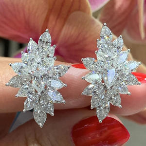 Orecchini a perno E4465 in oro bianco con diamanti a forma di fiore, taglio marquise, montatura a griffe, gioielli di lusso da donna per matrimonio - Product Image 3