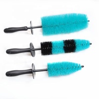 Produits de nettoyage automatique d'usine Poignée en PP Brosse à poussière de voiture Assure un dépoussiérage sûr Brosse propre Ensemble de brosses pour pneus de roues de voiture