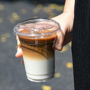 ฝาปิดเครื่องดื่มกาแฟเย็นแบบใช้แล้วทิ้ง ขนาด 8/10/12/14/16/32 ออนซ์  สำหรับชาไข่มุก  พลาสติก PET ใส  ผนังเดี่ยว  ออกแบบโลโก้ได้ตามต้องการ  ลายยอดนิยม - Product Image 1