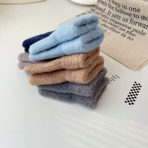 Manoplas de Invierno para Niños de 2 a 6 Años Lindos Guantes de Jardín de Infancia para Niños y Niñas a la Moda de Punto a Rayas Cálidos y Esponjosos - Product Image 4