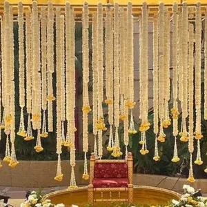 พวงมาลัยดอกดาวเรืองพร้อมที่แขวนเล็กๆสำหรับการตกแต่งงานแต่งงานของชาวอินเดียการตกแต่งเวทีการตกแต่งเวที Diwali haldi