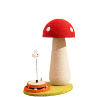 Arbre à chat vertical moderne en sisal durable, résistant aux déchirures, avec poteaux à gratter et planche à gratter pour affûter les griffes, design champignon et carotte