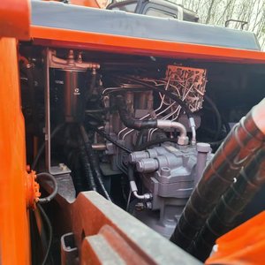 Excavadora Hitachi ZX210 de segunda mano, excavadora Hitachi de segunda mano, excavadora de tamaño mediano, construcción sobre orugas - Product Image 6