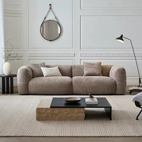 Canapé d'angle en tissu trois places style rétro français marron crème, avec rembourrage confortable en éponge, idéal pour salles de sport, hôtels, appartements et salons.