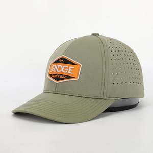 Gorra de Béisbol Deportiva Personalizada OEM de 6 Paneles, de Alta Calidad, con Orificios Cortados con Láser Verde, con Imagen Deportiva y Logotipo Bordado en 3D - Product Image 1