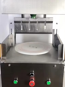 Machine à découper les gâteaux triangulaires de petite taille pour boulangerie commerciale, trancheuse à fromage ultrasonique, diviseur de gâteaux ronds en éponge - Product Image 3