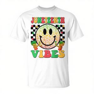 Camiseta Juneteenth Vibes de algodón unisex con cuello redondo y manga corta, diseño del Día de la Libertad - Product Image 3