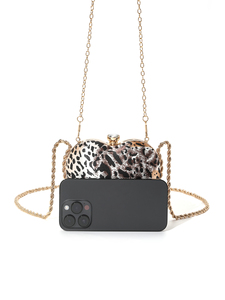 Sac de soirée mini pochette carré en satin tendance avec chaîne, bandoulière, marque de luxe célèbre - Product Image 4