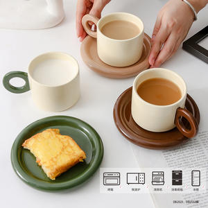 ชุดแก้วกาแฟเซรามิกพร้อมจานรอง สีเขียวเข้ม สีกากี สีพื้น 180 มล. พร้อมสกรีนพิมพ์ สำหรับแจกเป็นของขวัญ - Product Image 3