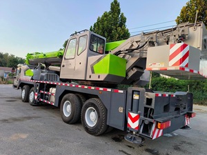 Camion-grue Zoomlion modèle ZTC500H de 50 tonnes, entretenu, avec flèche télescopique et fonction de levage fluide. - Product Image 4