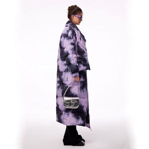 Veste <span class=keywords><strong>d</strong></span>'<span class=keywords><strong>hiver</strong></span> rembourrée longue jusqu'aux genoux avec col écharpe, en stock, pour femmes, épaisse, imperméable, imprimé tie-dye, design original - Product Image 4