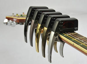 Afinador Digital Profesional y Capo de Guitarra Tipo Araña para Guitarras Acústicas, Eléctricas, Bajos y Ukeleles - Product Image 4