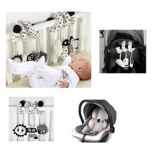 Jouet de <span class=keywords><strong>poussette</strong></span> suspendu noir et blanc couinant en <span class=keywords><strong>spirale</strong></span> cercle d'<span class=keywords><strong>activité</strong></span> siège de voiture jouets de voyage - Product Image 6