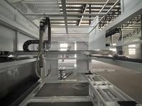 Machine de pulvérisation CNC 5 axes à mouvement alternatif pour la finition des portes en bois, des panneaux, des armoires et des meubles