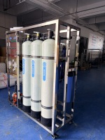 Système de purification d'eau RO commercial 500 LPH CE ISO9001, dessalement à 99 %, SS304, auto-nettoyage pour hôtels, usines de boissons, OEM ODM