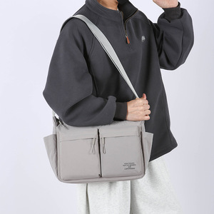 Portefeuille d'épaule en nylon durable, imperméable, multi-poches, pour téléphone et cartes, idéal pour étudiants, voyageurs et sorties décontractées - Product Image 6