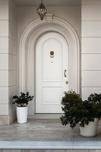Porte d'entrée traditionnelle en bois Qifan avec panneau en verre cintré et lames verticales, design à battants - Product Image 4