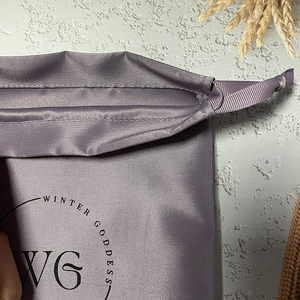 Sacs de rangement pour perruques personnalisés avec logo en relief, colorés, en satin de soie, avec cordon de serrage, taille personnalisable, OEM, 10 ans - Product Image 4