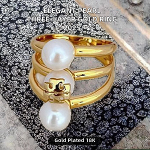 Anillo de Perlas Elegante con Letras y Tres Capas de Piedras Preciosas, Joyería UM 2025, Anillo de Compromiso de Lujo Unisex, Latón Chapado en Oro de 18K - Product Image 2