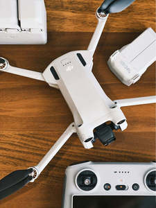 โดรน <span class=keywords><strong>DJI</strong></span> <span class=keywords><strong>Mini</strong></span> 3 Pro ใหม่ กล้องโดรน 4K/60fps วิดีโอ 249 กรัม ระบบกันสั่น 3 แกน ระยะควบคุม 6 กม. ใช้งานง่าย เหมาะสำหรับมือใหม่ - Product Image 2