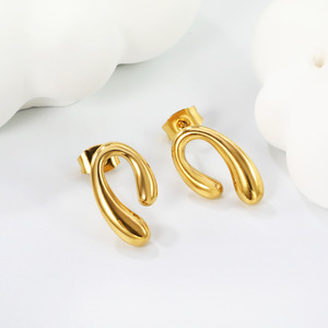 Boucles d'oreilles tendance à clous, bijoux de fête géométriques dorés, clips d'oreille en acier inoxydable, accessoires de déclaration au design irrégulier - Product Image 2