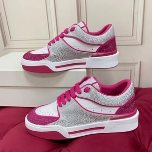 Baskets de skate 2026 rouges et blanches ornées de strass, inspirées des créateurs, chaussures plates décontractées embellies de cristaux pour femmes et hommes, baskets streetwear - Product Image 4