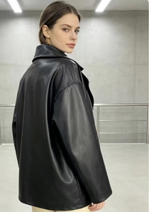 Chaqueta de moto negra de corte regular para mujer, cuello vuelto, cremallera asimétrica, ropa exterior informal de color sólido - Product Image 2