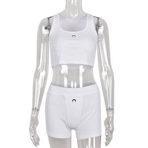 Nuovo 2024 caldo da donna T-Shirt Crop Top Set di <span class=keywords><strong>pantaloni</strong></span> corti Set <span class=keywords><strong>Jogger</strong></span> T-Shirt in due pezzi e Set corto con LOGO personalizzato - Product Image 5