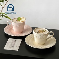 Tasse à café en céramique rétro blanche et rose avec motif de fraises en relief, mug en verre, cadeau pour fille, poignée exquise, ensemble de tasses à café en verre