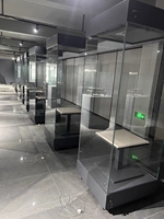 Vitrine de luxe légère rétro italienne avec éclairage LED, comptoir en verre durable de haute qualité pour mobilier de bijouterie