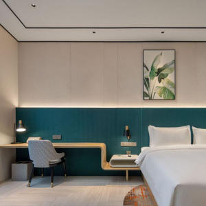 Foshan Factory Direct Ensemble de meubles de chambre à coucher économiques et modernes Cadre de lit d'hôtel en bois Tables d'appoint rembourrées pour matelas - Product Image 3