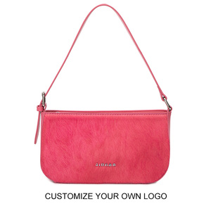 Sac à bandoulière en cuir PU personnalisable tendance et luxueux 2024 pour femmes, sac sous le bras en <span class=keywords><strong>fourrure</strong></span> <span class=keywords><strong>vegan</strong></span> rose, sac à main de créateur pour femmes avec logo - Product Image 2