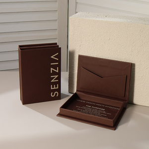 Elegante Caja Magnética Tipo Libro para Joyería, con Diseño Cuadrado Lavable, Impresión en Relieve, Tarjeta de Felicitación y Sobre - Product Image 1