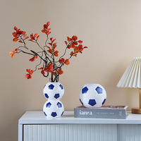 Vase en céramique créatif Qianrui en forme de ballon de football, arrangement floral hydroponique, porte-stylo, thème football artistique pour le salon