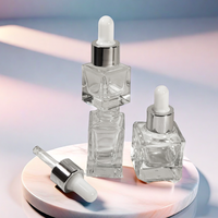 Bouteilles en verre de forme carrée de 5ml 10ml 15ml avec compte-gouttes sérigraphié et estampillé or pour les huiles cosmétiques et essentielles pour le visage