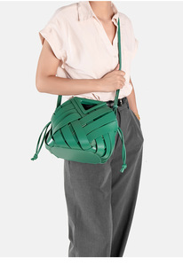 Elegante Bolso Tipo Cubo de Cuero Vegano Hecho a Mano para Mujer, con Diseño a Rayas, Cierre con Cordón, Portátil, Moderno, para Uso Diario y Viajes - Product Image 6