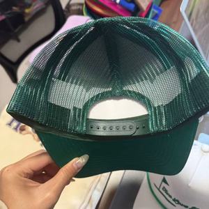 <span class=keywords><strong>Gorras</strong></span> de Béisbol de Malla Blanca y Verde de Alta Calidad OEM, <span class=keywords><strong>Gorras</strong></span> Trucker Personalizadas con Nombre Bordado, Gorra de Golf de 5 Paneles con Cierre a Presión - Product Image 6
