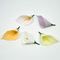 Vente en gros de fleurs artificielles parfumées chambres tendance bouquet de mariage décorations de noël fleur de savon calla lys