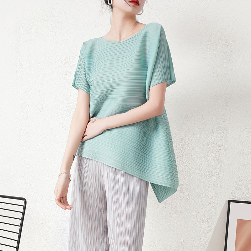 มีสีเขียวขุ่น