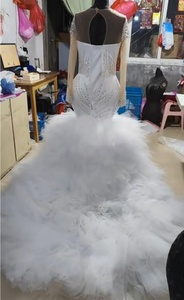 2025 nuovo <span class=keywords><strong>abito</strong></span> da sposa personalizzato a manica lunga <span class=keywords><strong>con</strong></span> sirena scintillante <span class=keywords><strong>abito</strong></span> da sposa <span class=keywords><strong>in</strong></span> <span class=keywords><strong>Tulle</strong></span> di cristallo Swarovski <span class=keywords><strong>con</strong></span> <span class=keywords><strong>gonna</strong></span> voluminosa - Product Image 5